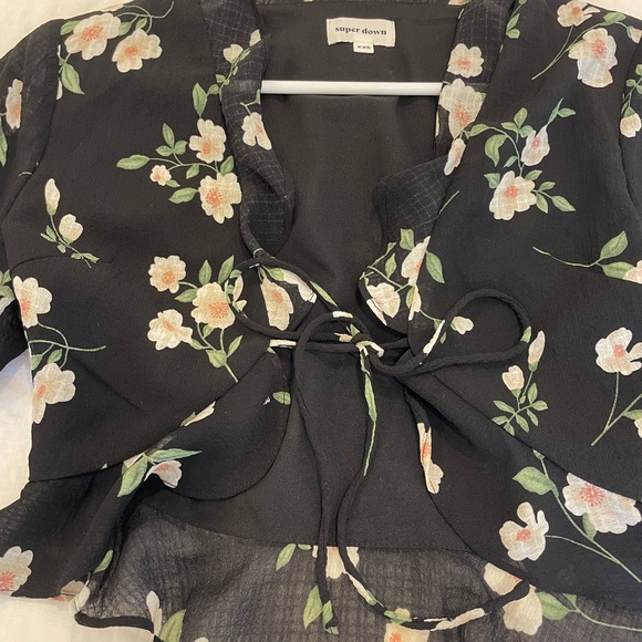 REVOLVE Superdown Black Floral Tie Shirt. Size XXS. - Picture 1 of 3